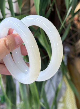 天然和田玉羊脂糖白玉胖圆条手镯