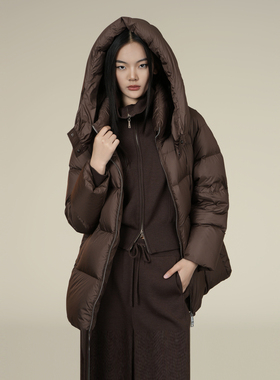 XG/雪歌2025年冬季新款简约休闲宽松连帽羽绒服外套XK406007A372