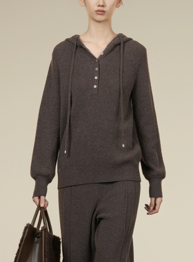 XG/雪歌2025年冬季新款休闲宽松连帽针织衫毛衣女XK411015A572