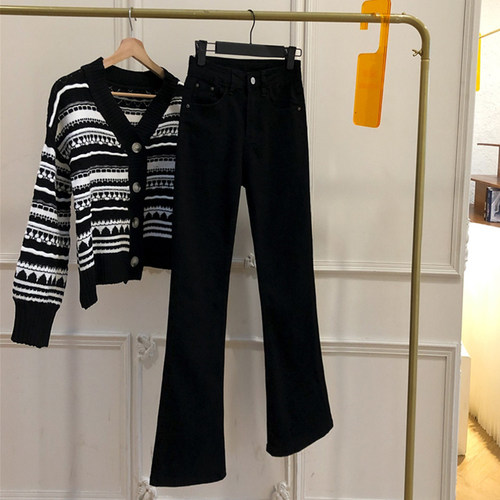 黑色微喇弹力牛仔裤女