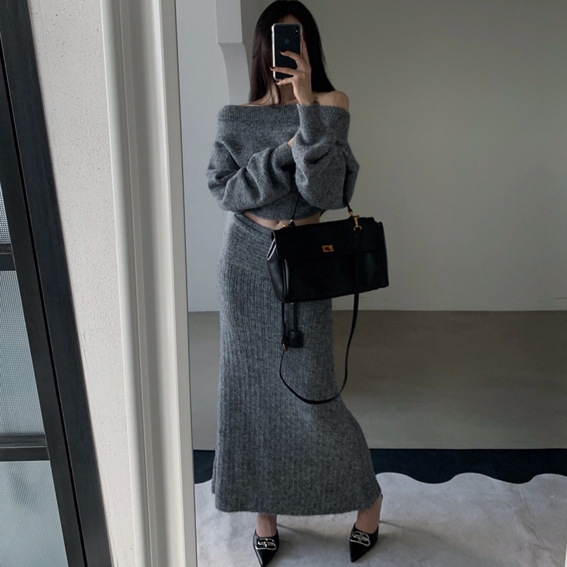 一字领短针织衫+修身半身裙套装
