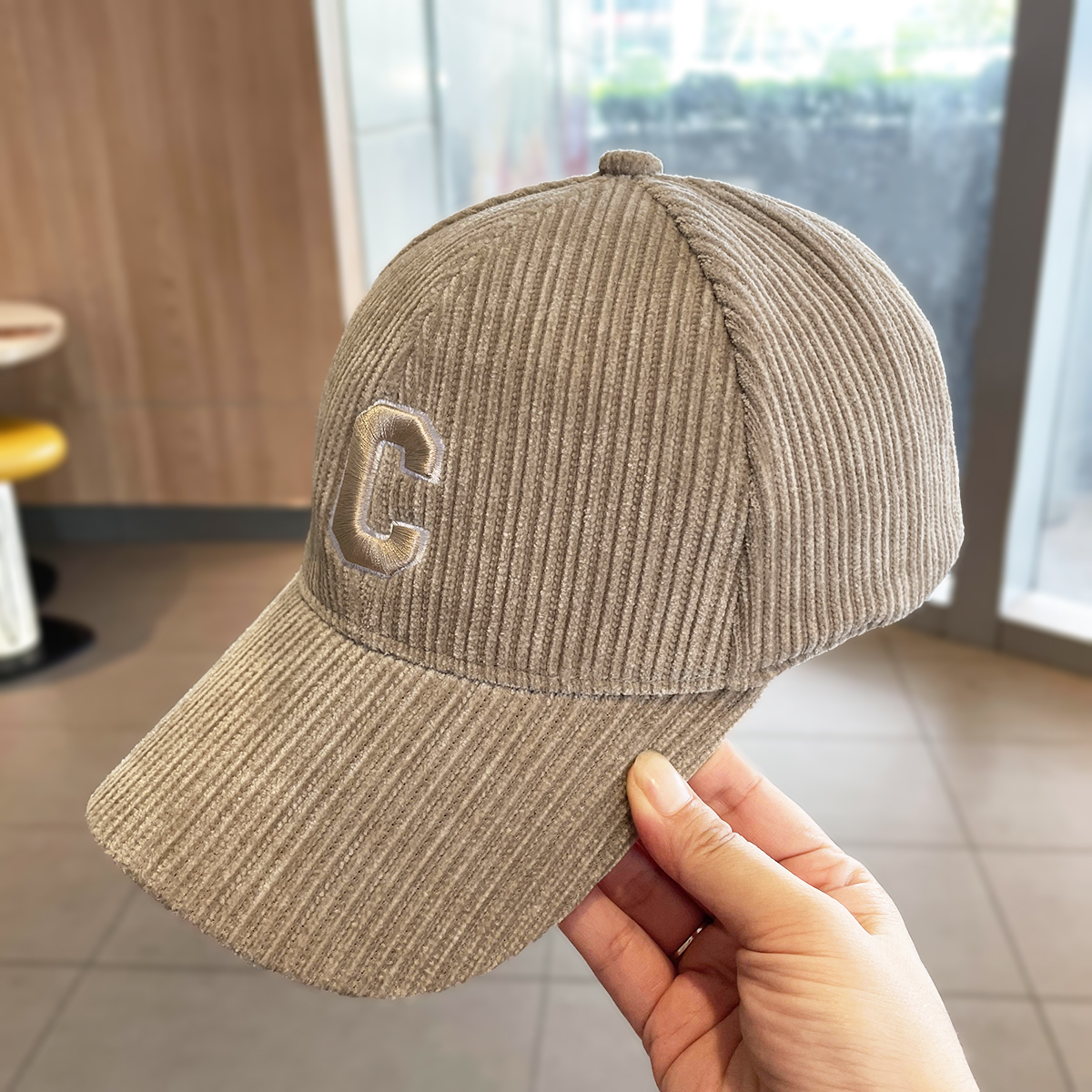 韩国灯芯绒鸭舌帽秋季字母刺绣c