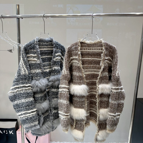 冬上新智性Casual冬季通勤流苏编织撞色狐狸毛拼接廓形开衫XW2121