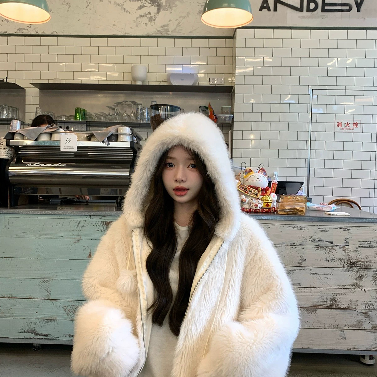 诺诺帽拼接小毛绒毛球宽松环保狐狸皮草宽松保暖短外套A19692