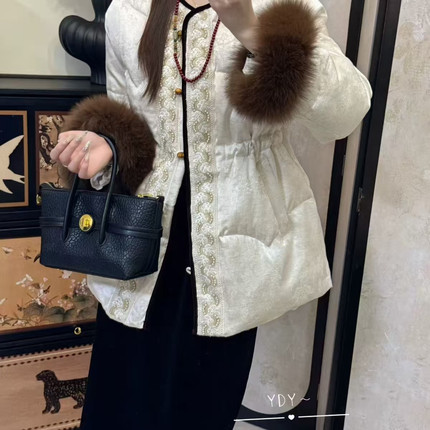 诺诺小众设计扣钉珠保暖羽绒服外套(袖口狐狸毛不可拆卸)YS1-003