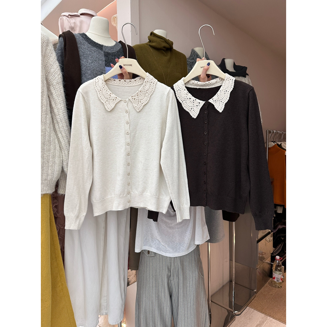 一善服饰冬上新甜美学院风镂空花边撞色显瘦针织开衫D8348