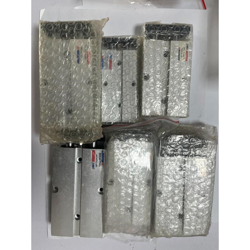 闲置国产JMC的双轴气缸  TDA20X40，TDA16X5议价