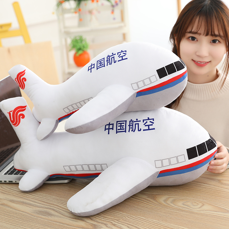航空大飞机睡觉抱着男孩毛绒玩具