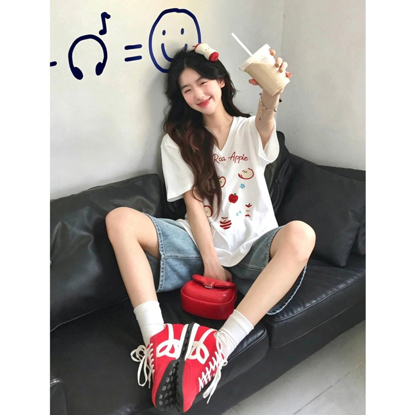 美式初中生正肩v领白色短图片