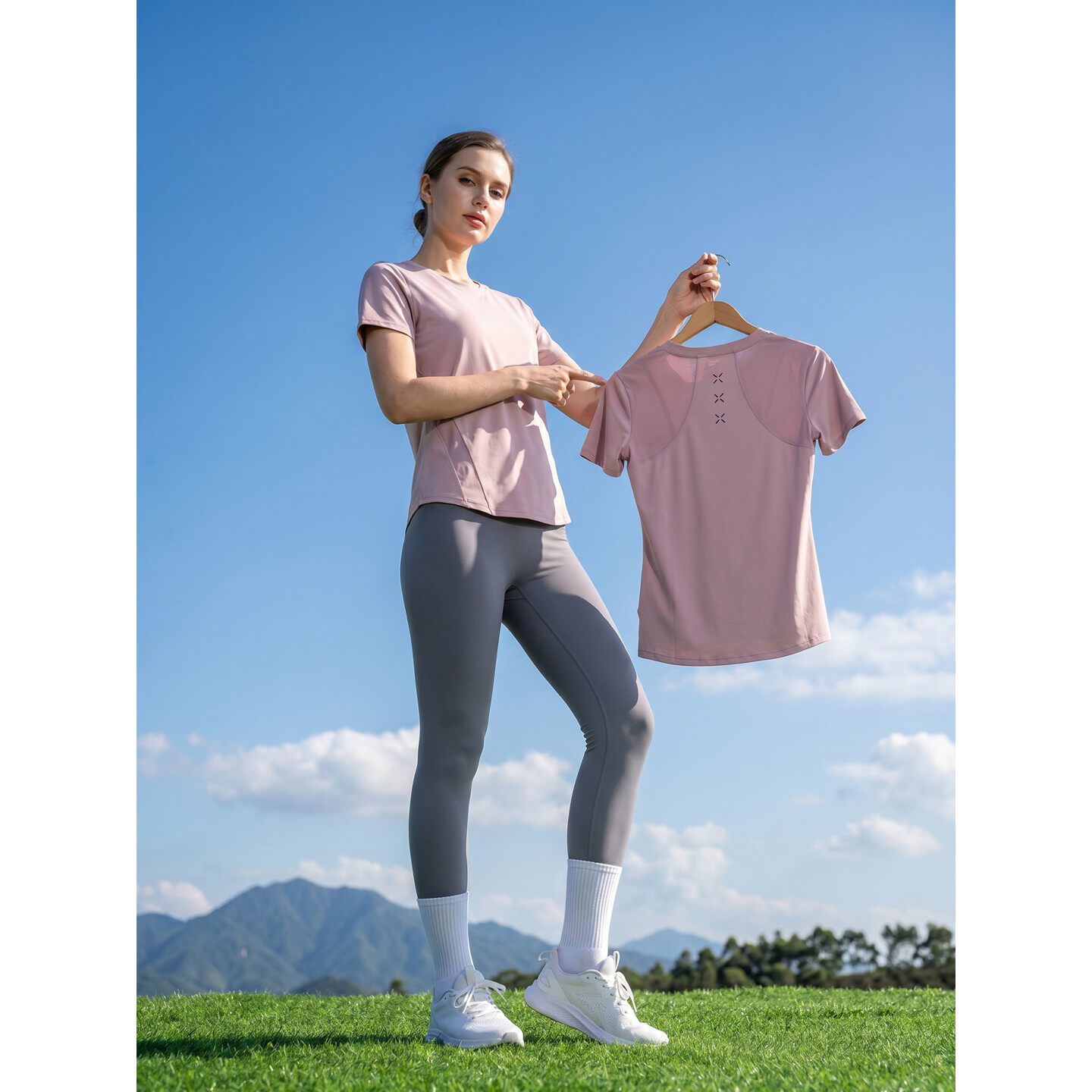 配瑜伽裤的服速干T恤女短图片