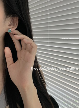 s925银韩版银绿色滴油小熊耳钉女小众设计感可爱字母熊