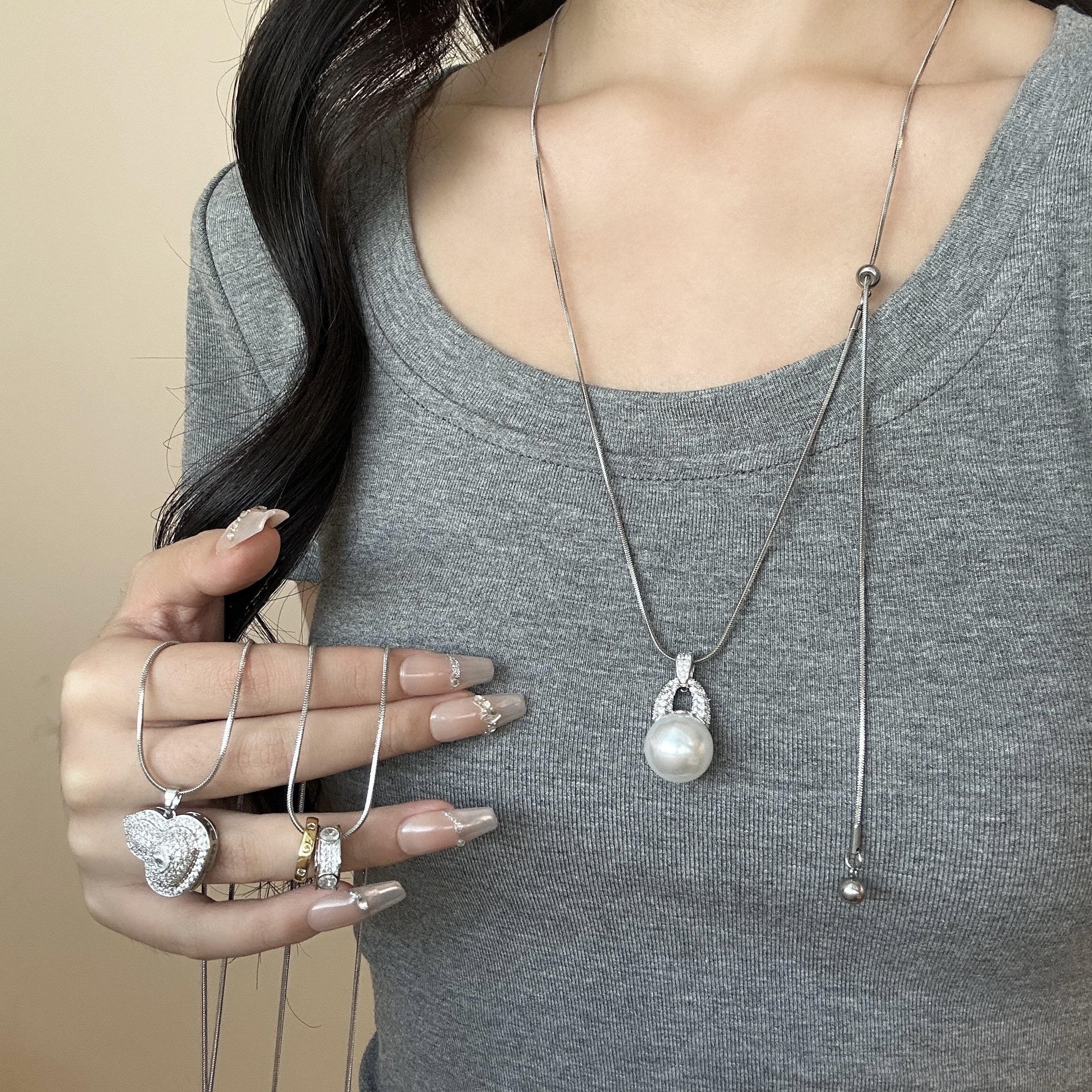 银色镶钻葫芦吊坠长款项链