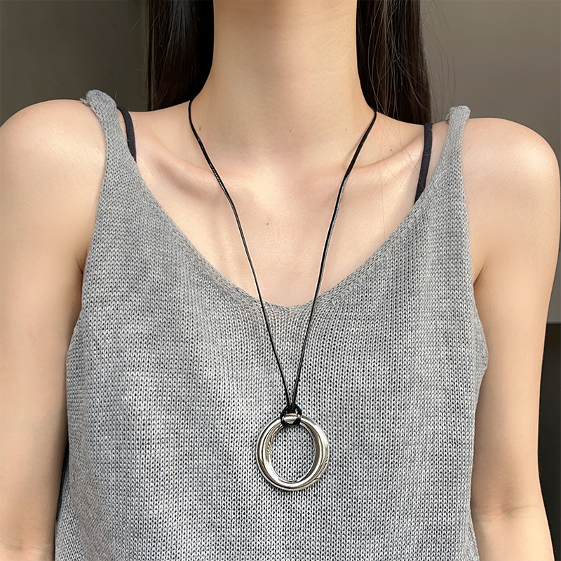 UNBEATEN张悦儿同款O型圆环吊坠皮绳项链女小众设计锁骨链毛衣链