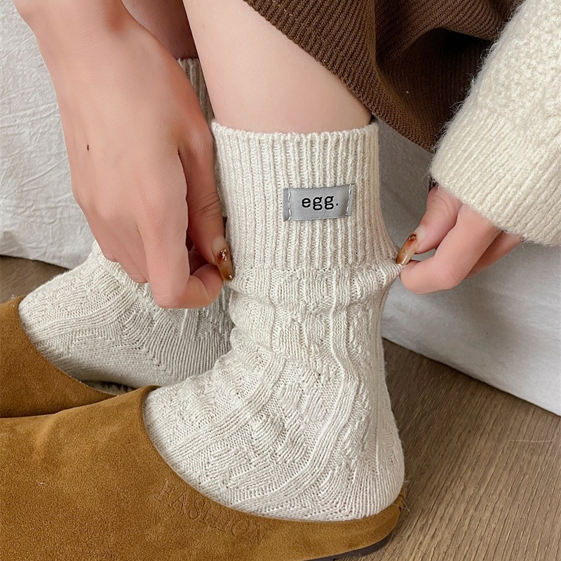 奶fufu的羊毛袜子！！egg太韩了吧！可堆堆穿慵懒松弛感拉满啦~