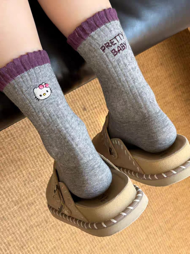穿不腻的kitty袜袜！grey灰色格雷系松弛感feel～好适合秋天啊