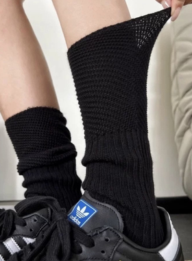 早春的黑色系被问爆了！好慵懒松弛～黑色堆堆袜yyds！配德训好绝