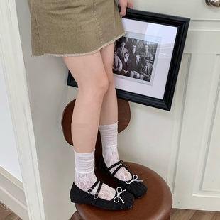 不好意思，这双美腻分趾袜我先穿上了～真的好仙 猪蹄鞋的绝配啦