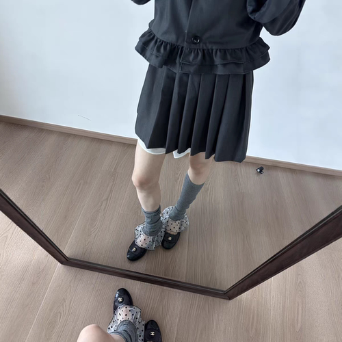 韩女的一天bi备芭蕾风腿套！波点搭配玛丽珍鞋小短裙~也太piu亮了