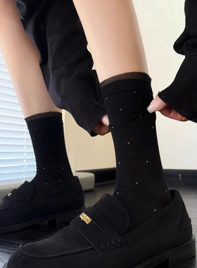 终于get到了黑色波点袜子的魅力！黑色堆堆袜高级感～很miu风～