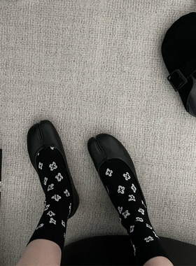 真的！很好！穿！！黑色小花分趾袜！搭配分趾鞋真的yyds！喜欢