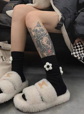 想把这双毛线立体花朵袜安利给所有姐妹！好好看呐～黑白色超百搭