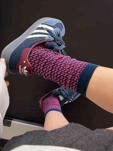 绝了～好吸睛 牵牛紫色 最近家人们一直在问 千鸟格复古袜袜