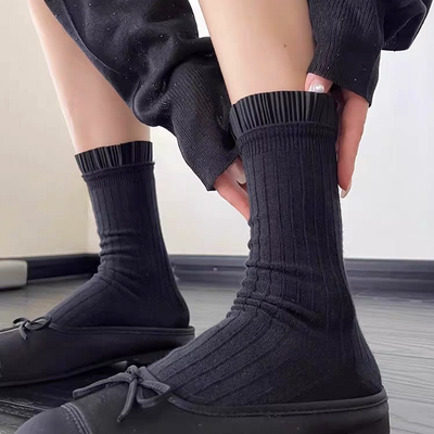 夏日运动鞋cp~谁家黑白袜这么美啊！立体荷叶边～好穿鼠啦~