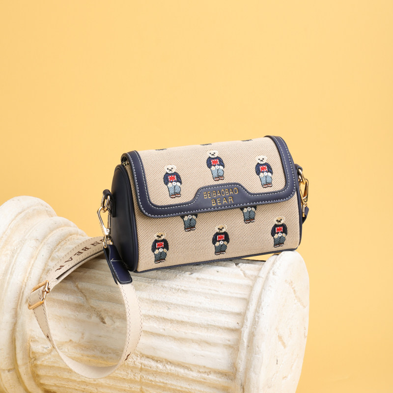 北包包原创高级时尚帆布圆筒包2023新款百搭包包女小熊单肩斜挎包