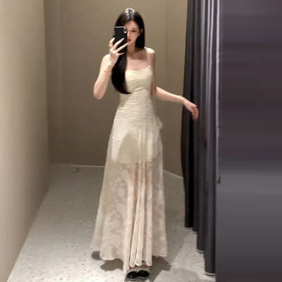 白色蕾丝吊带连衣裙女夏季2025新款海边度假风绝美穿搭大裙摆长裙