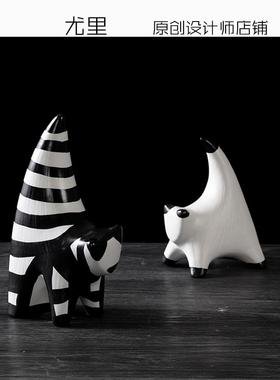 黑白异形小猫陶瓷摆件