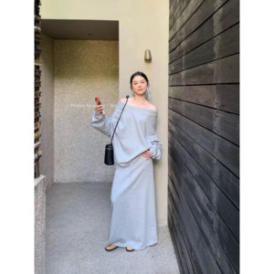 About ins套装裙女斜肩多穿长袖宽松卫衣+高腰抽绳半身裙两件套潮