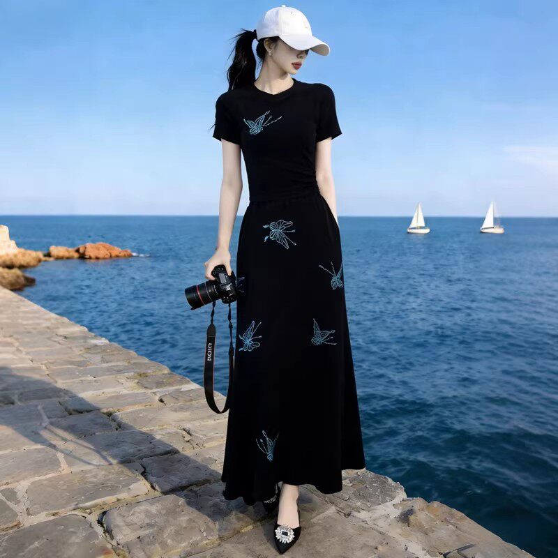 胖东来轻熟气质时尚套裙女2026夏新款修身显瘦黑色短袖T恤半身裙