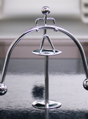 平衡小铁人不倒翁创意摇摆摆件引