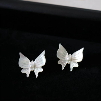 S925纯银天然白贝壳立体蝴蝶耳钉