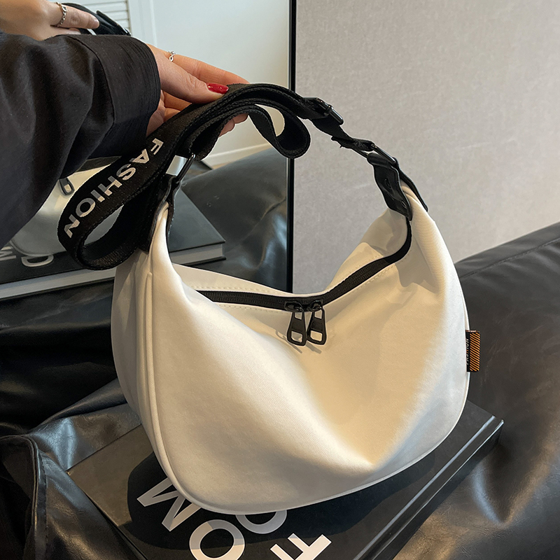 阿哟休闲运动小包包饺子包