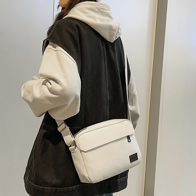 潮牌时尚单肩包女百搭街头潮流邮差包ins超火日系大学生斜挎包男