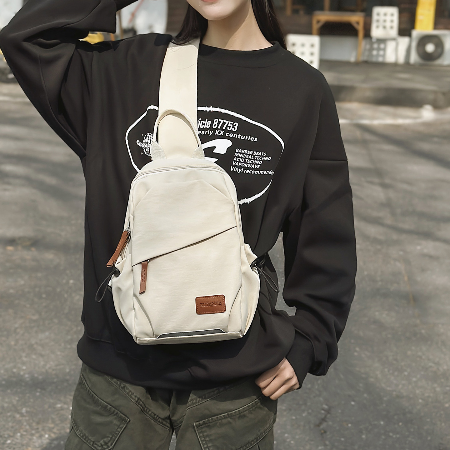 斜挎包女胸包日系简约百搭单肩包男学生小背包休闲潮流新款骑行包