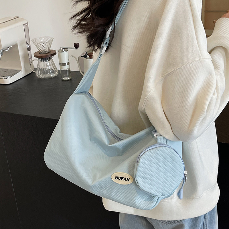 小清新斜挎包女韩版休闲轻便大学生上课通勤包简约百搭休闲单肩包
