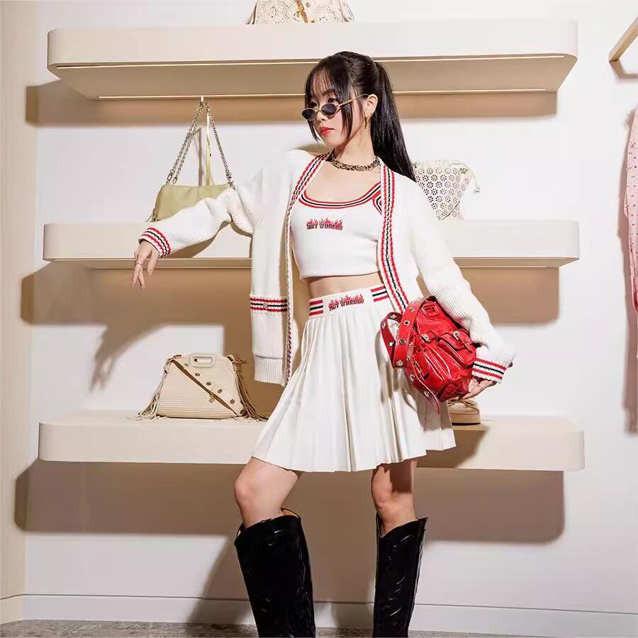 maSande2025秋冬女装联名款学院风长袖V领针织开衫外套MFPCA00625