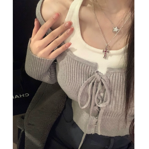 Трикотажный комплект, милый дизайнерский приятный телу свитер, тренд сезона, облегающий крой