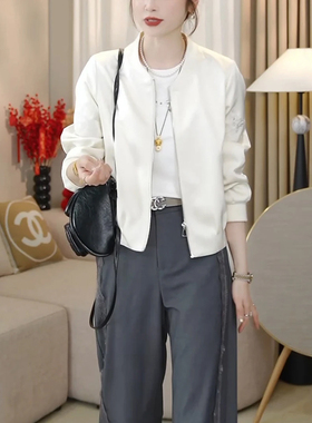 2026年春装新款流行高级感微光缎面小个子刺绣棒球服女夹克短外套