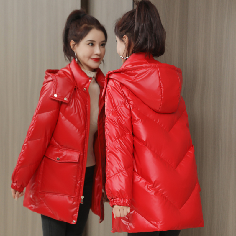 红色时尚风免洗加厚保暖羽绒服