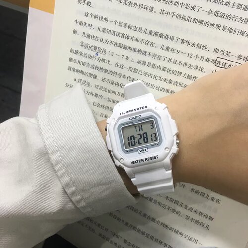 卡西欧防水石英纯白色数显腕表