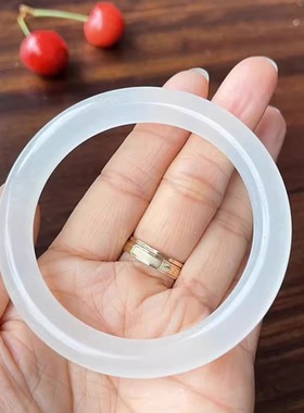 羊脂级新疆白玉手镯和田玉色圆条宽镯玉石镯子女收藏级金丝玉手镯