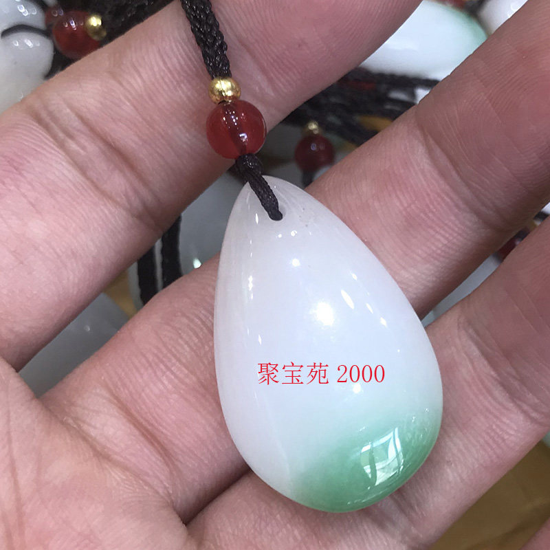 天然新疆白玉带翡翠色玉石心形挂件简约挂坠钥匙坠金丝玉水滴吊坠