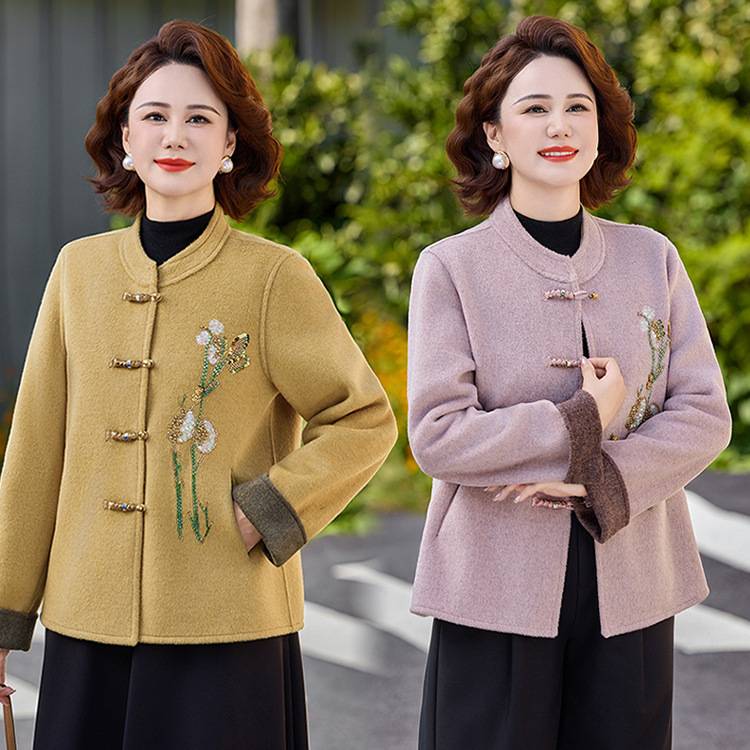 专柜中年妈妈秋冬新中式高档呢子外套2026新款中老年女装国风刺绣