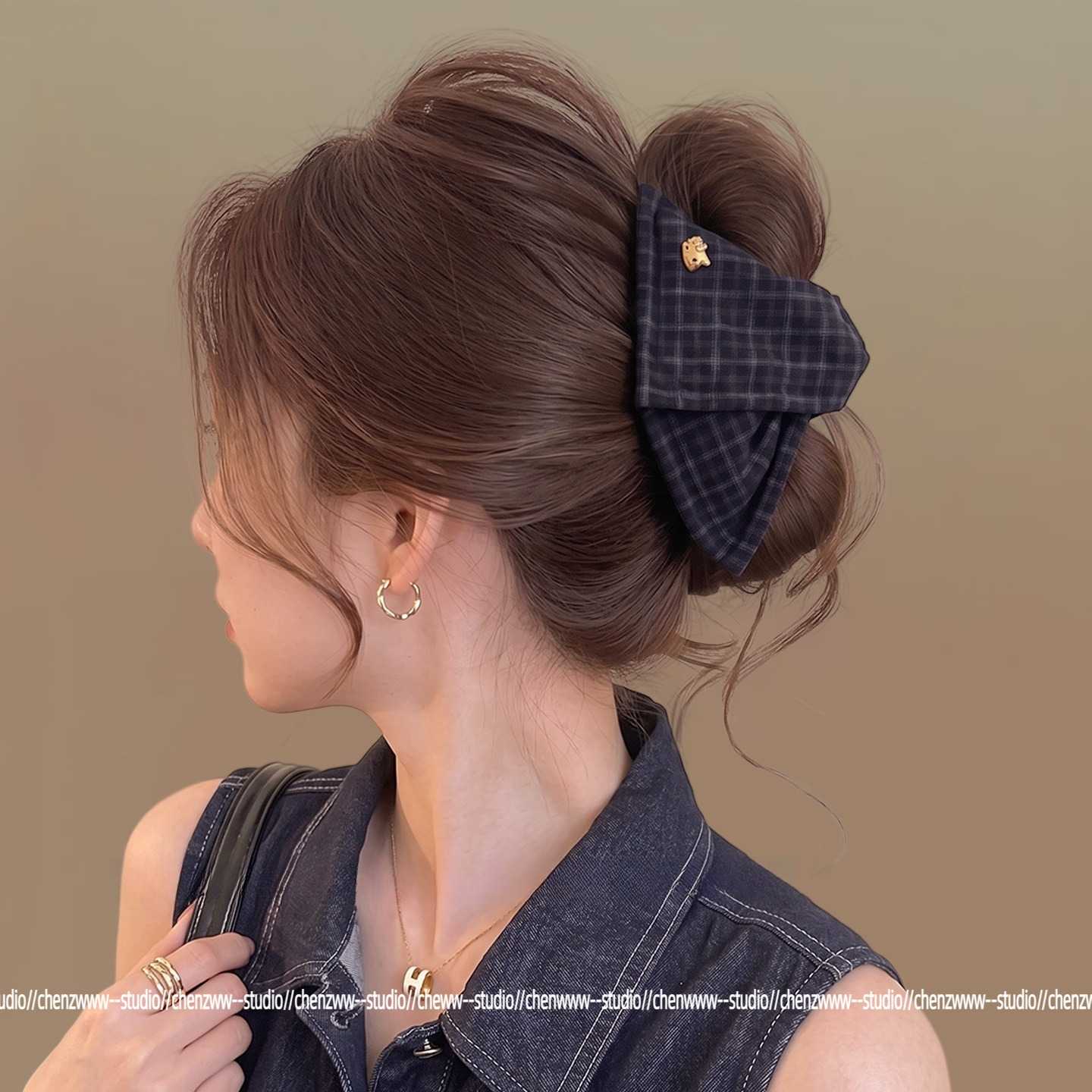 秋冬藏蓝格纹三角抓夹女发量多发夹后脑勺盘发鲨鱼夹文化创意手环
