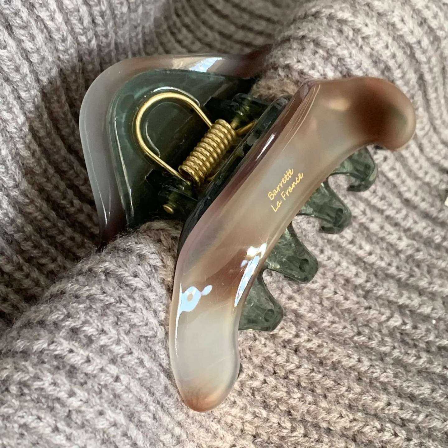 幻彩醋酸发夹女后脑勺三角盘发鲨鱼夹大号发量多抓夹文化创意手环