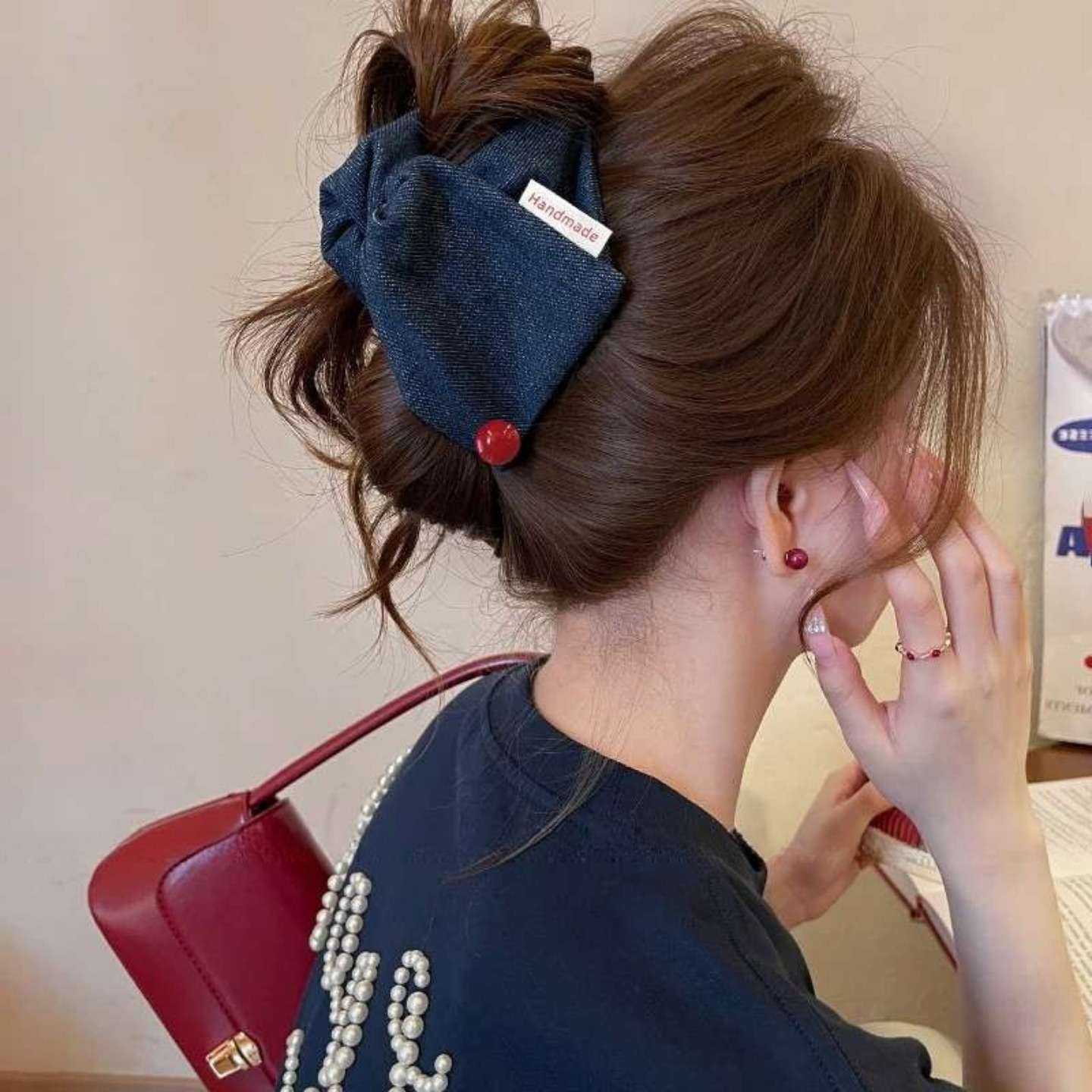 韩系牛仔三角抓夹女红珠鲨鱼夹大号发量大发夹高级感文化创意手环