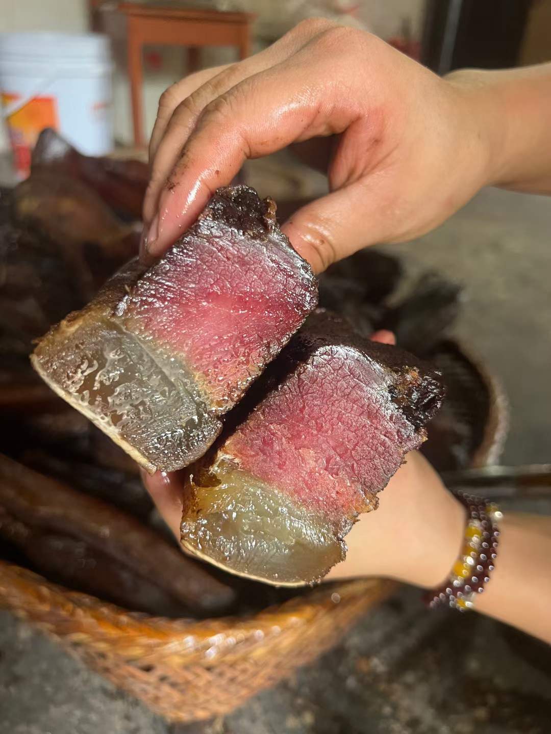 贵州特产带排骨五花腊肉乡下熟食土猪肉腊肉农家自制柴火烟熏腊肉